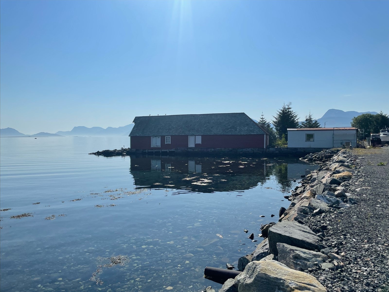 Velkommen til Ullavegen - sjøbod! Foto: Ingvald Kaldhussæter Galleribilde