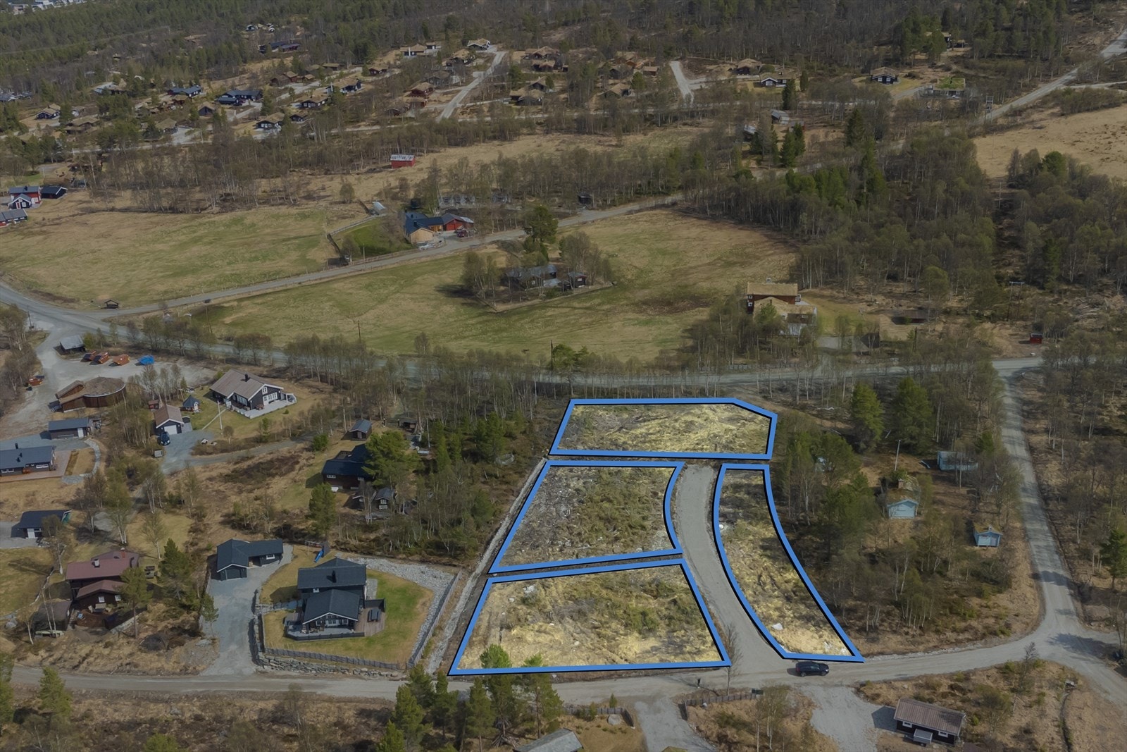 Infrastruktur som vei, vann og avløp ligger like ved tomtegrensene. Galleribilde