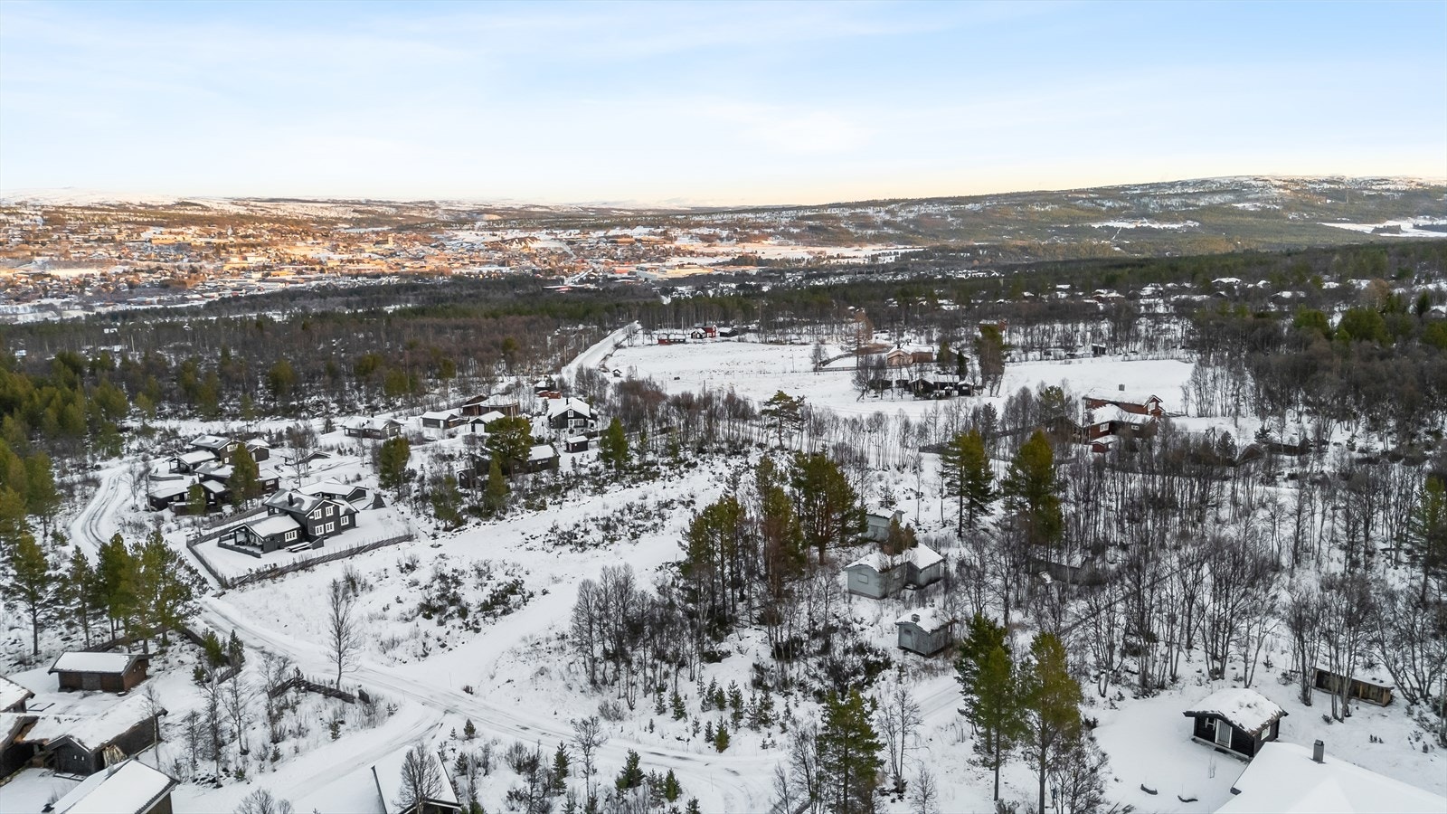 Nå har du muligheten til å sikre deg en av disse fire hyttetomtene i attraktive Hånesåsen på Røros. Galleribilde