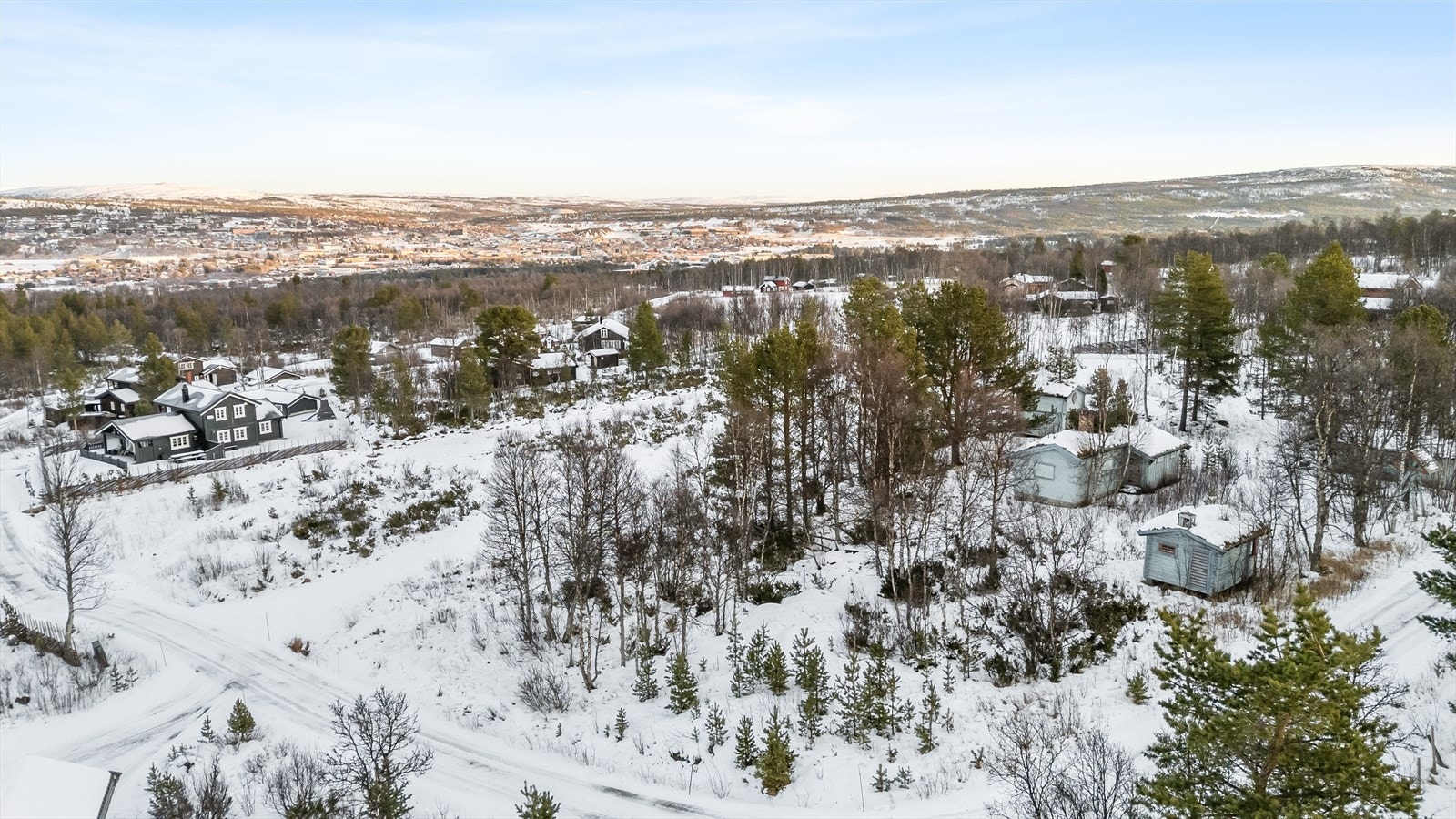 På Røros finner dere et meget bredt kulturtilbud med bl.a. golfbane, bowlinghall, alpinbakke for barn, dagligvarebutikker, kjøpesenter, restauranter, etc. Galleribilde