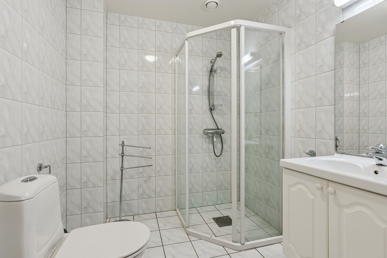 Det ene badet har også opplegg for vaskemaskin. Galleribilde