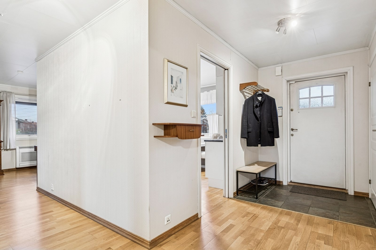 Boenhetens entré gir et godt førsteinntrykk og har plass til oppbevaring av yttertøy. Galleribilde