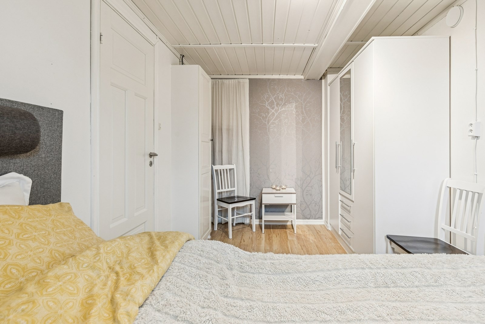 Rommene er ikke godkjent for varig opphold da vinduene ikke tilfredsstiller krav til rømningsvei. Galleribilde