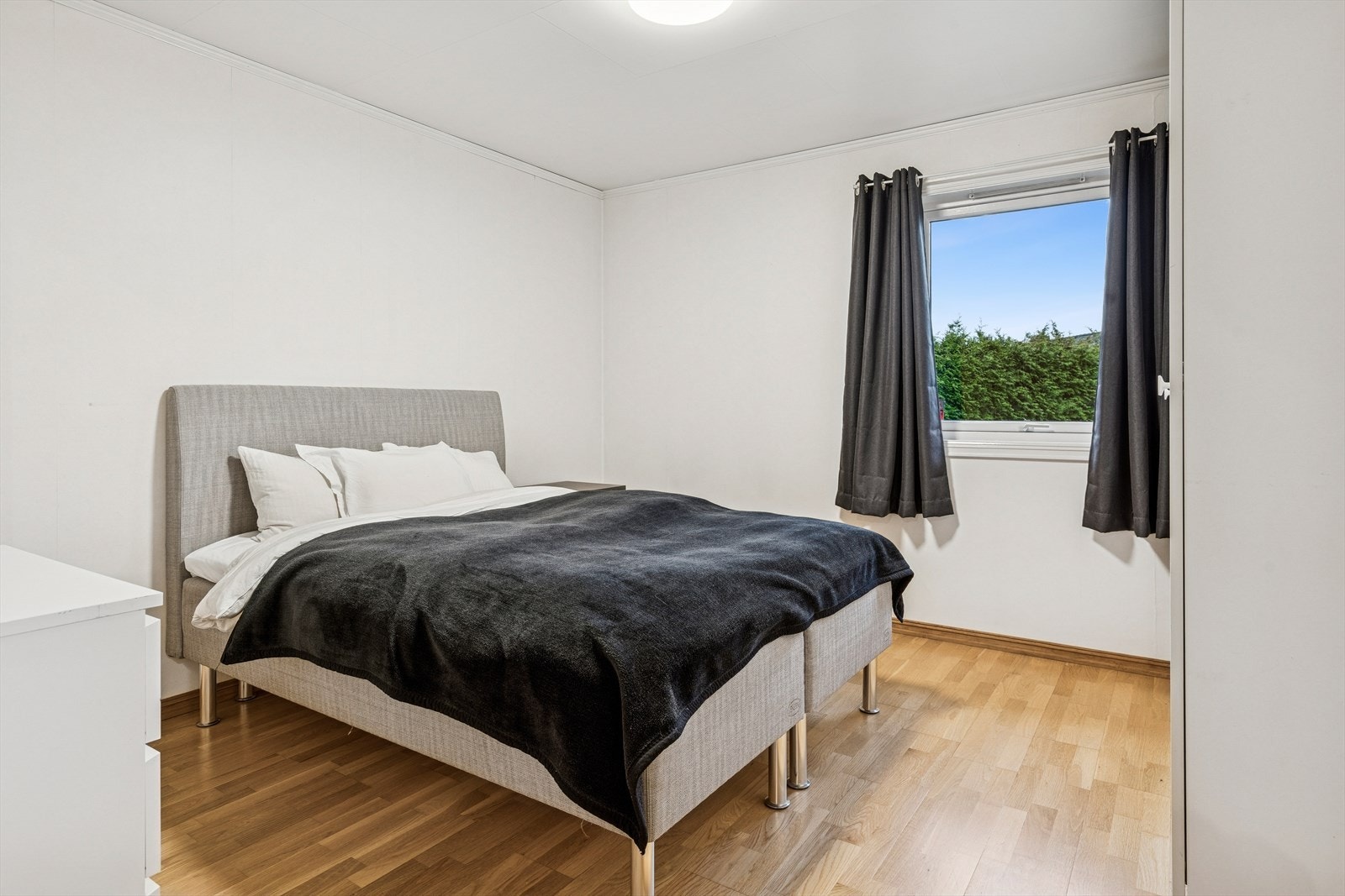 Boenheten inneholder to soverom med god plass til seng og garderobeløsninger. Galleribilde