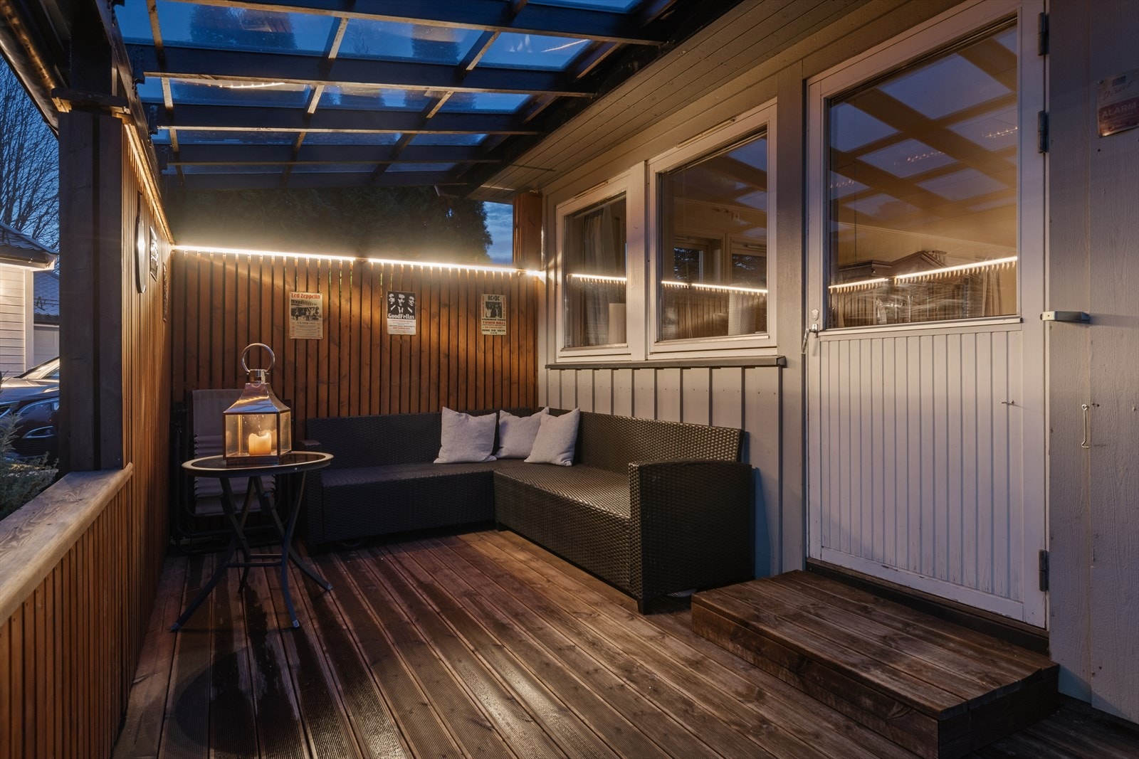 Utleiedelen disponerer en egen, usjenert terrasse på 10 m². Galleribilde