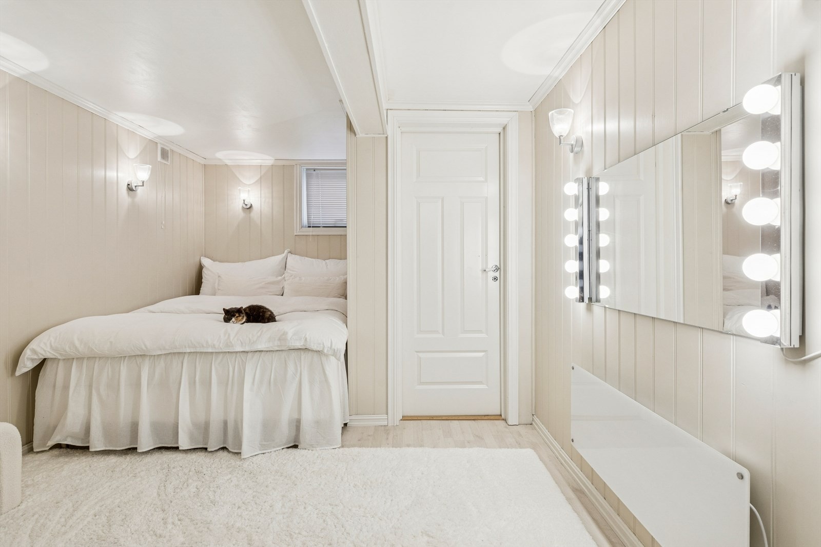 Kjelleren har to innredede rom som gir ekstra disponibel plass for familien. Merk at disse ikke er godkjent til varig opphold. Galleribilde