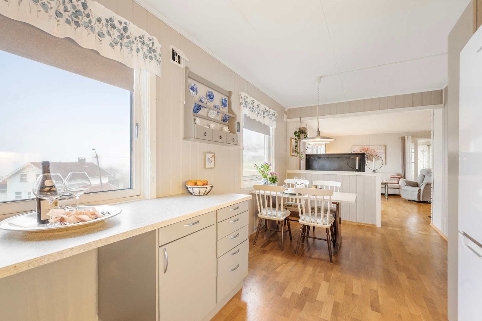 Fra kjøkkenet mot stua Galleribilde