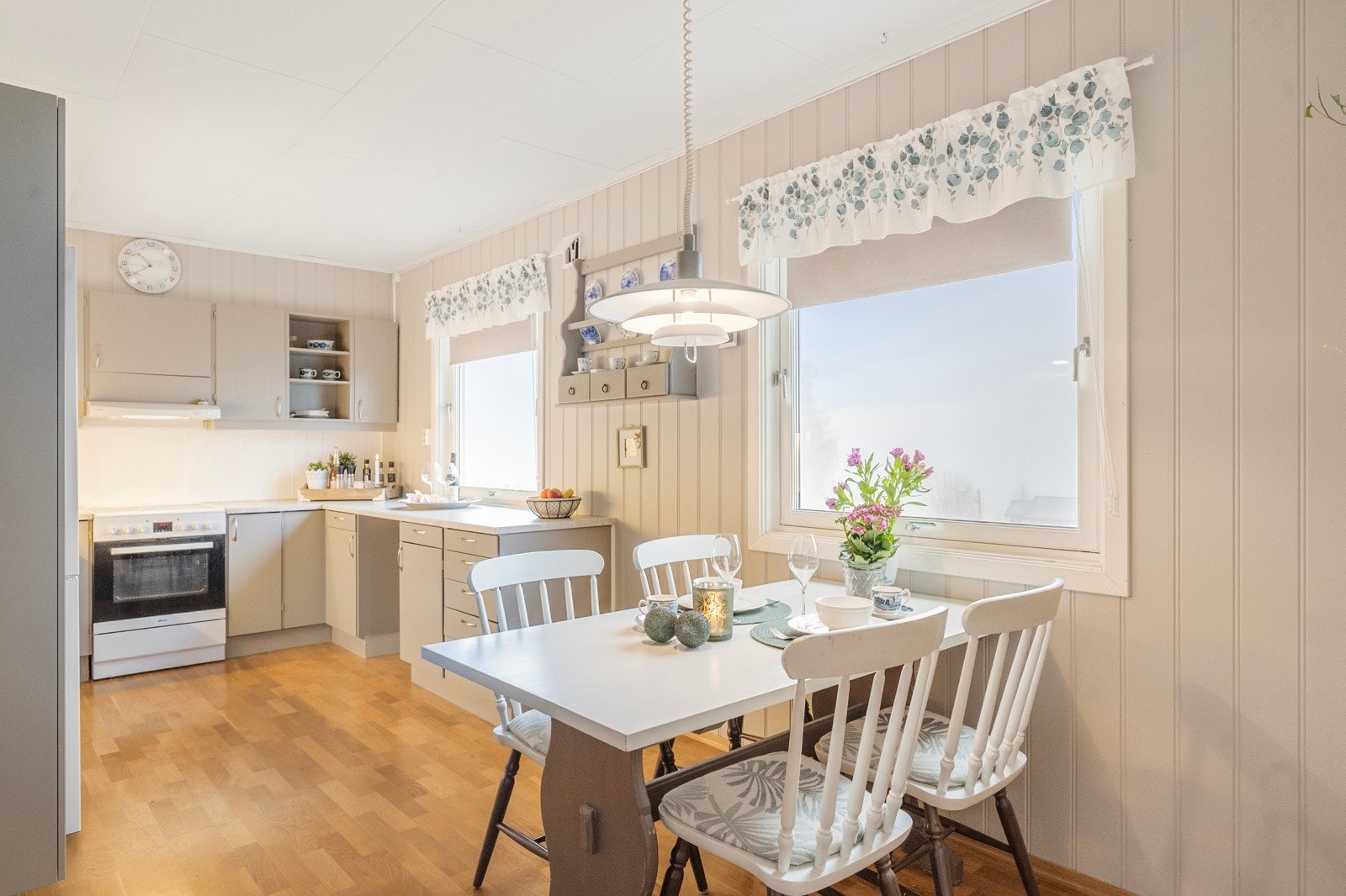 Spiseplass på kjøkkenet Galleribilde