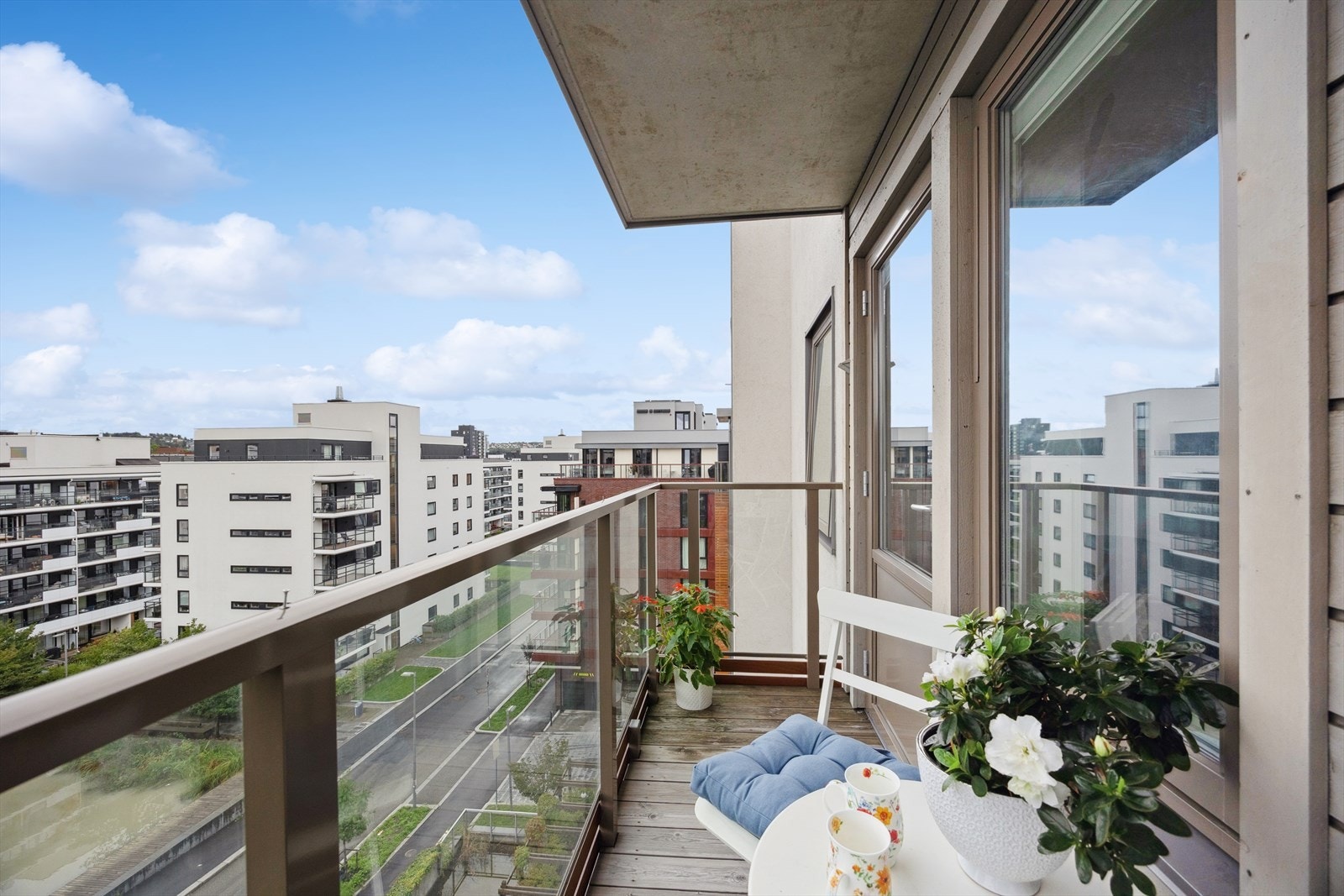 Fra rommet har du utgang til sørøstvendt balkong på 3 m². Galleribilde