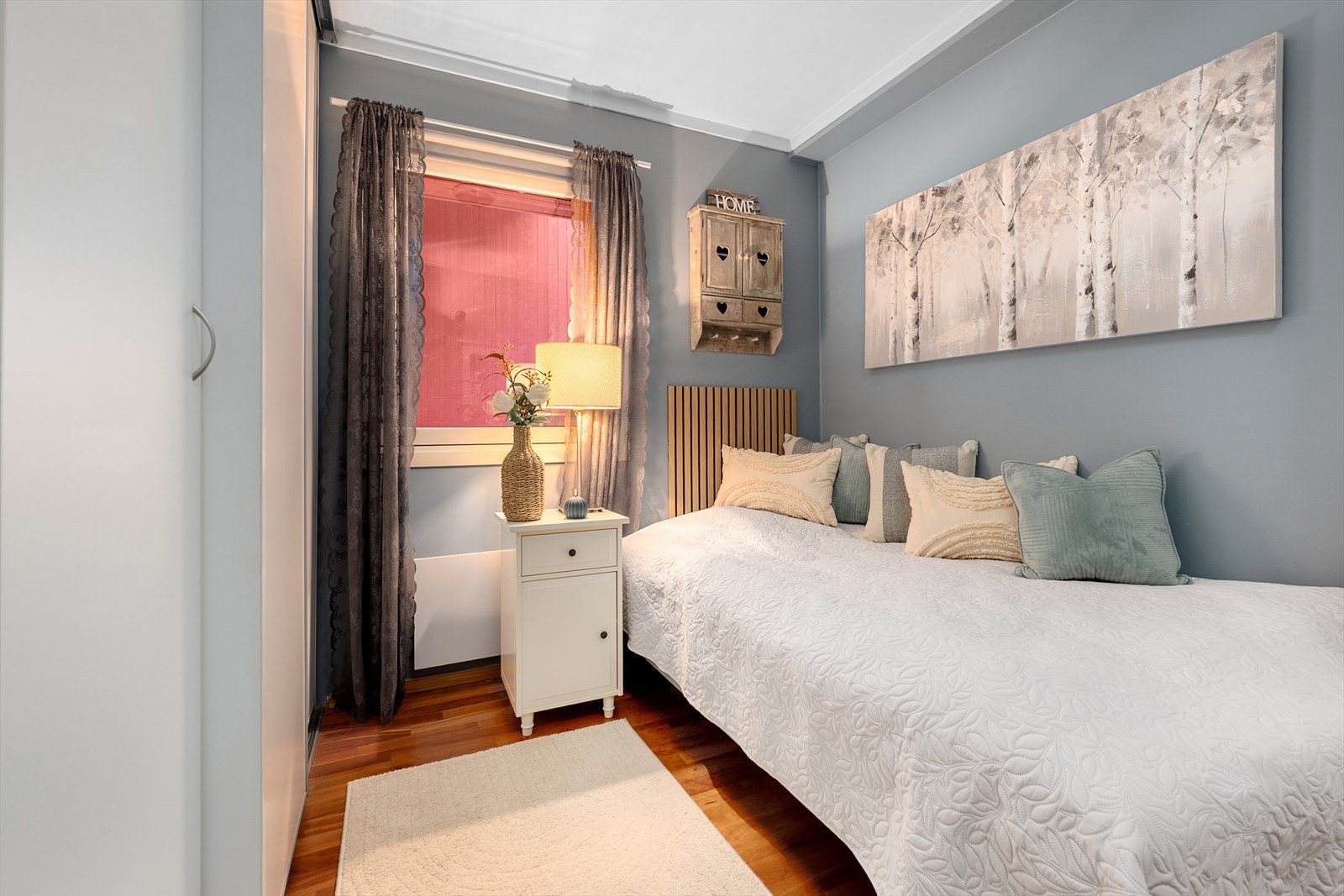 Soverommet har plass til dobbeltseng og garderobeløsning. Galleribilde