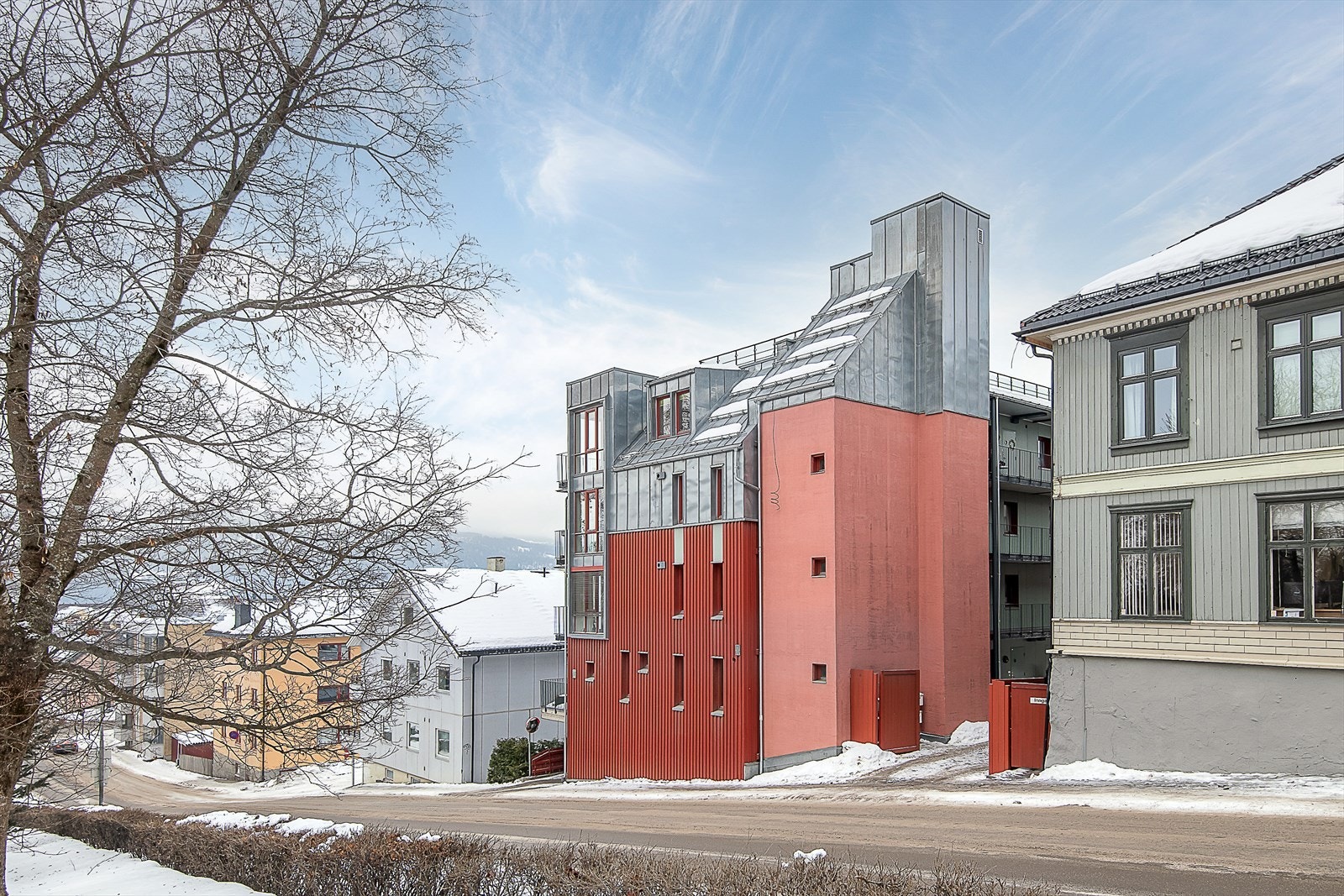 Fra eiendommen er det kun et steinkast til gågata med alle sine tilbud. Galleribilde