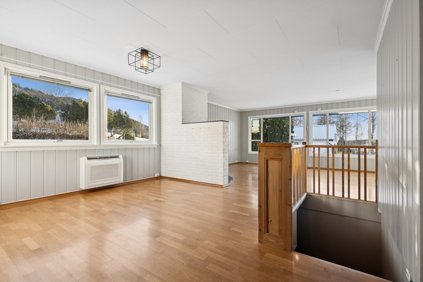 Den åpne løsningen gir fleksible møbleringsmuligheter og god romfølelse. Galleribilde