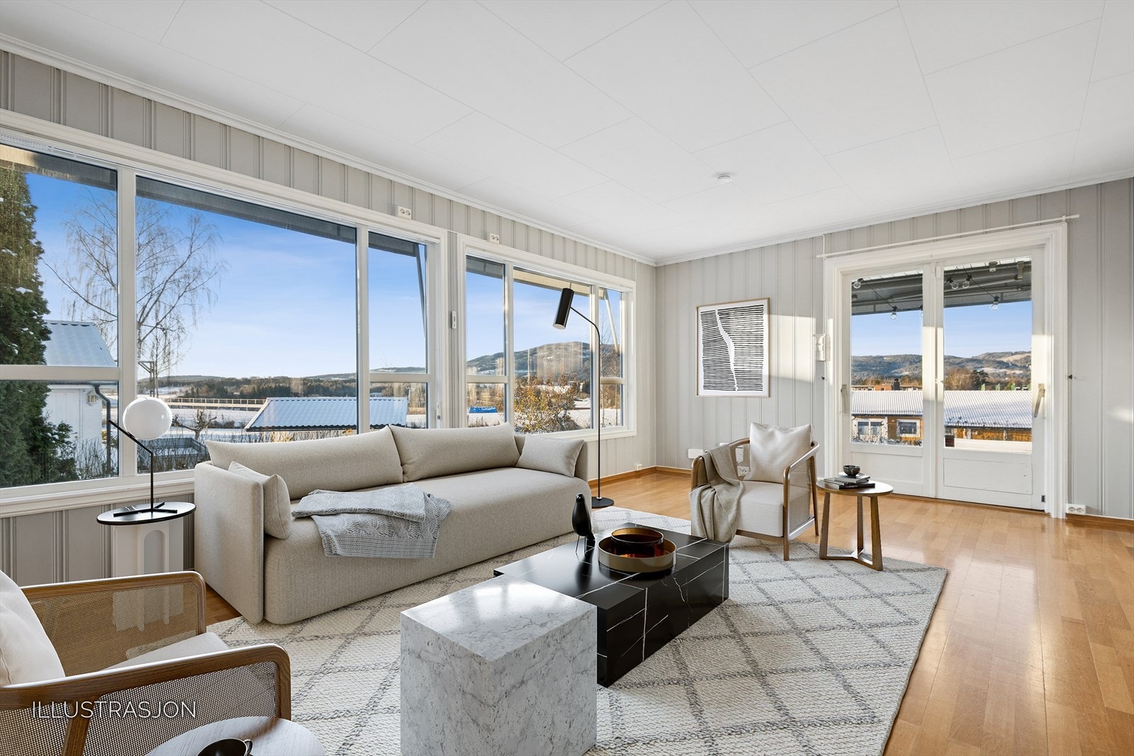 Hovedstuen har store vindusflater og direkte utgang til den store terrassen. Galleribilde