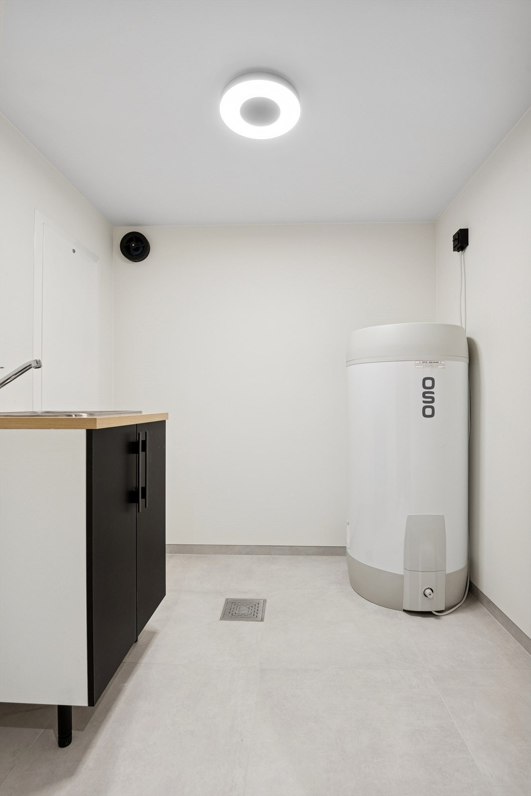 Praktisk vaskerom, pusset opp i 2025, med ny 200-liters varmtvannsbereder. Galleribilde