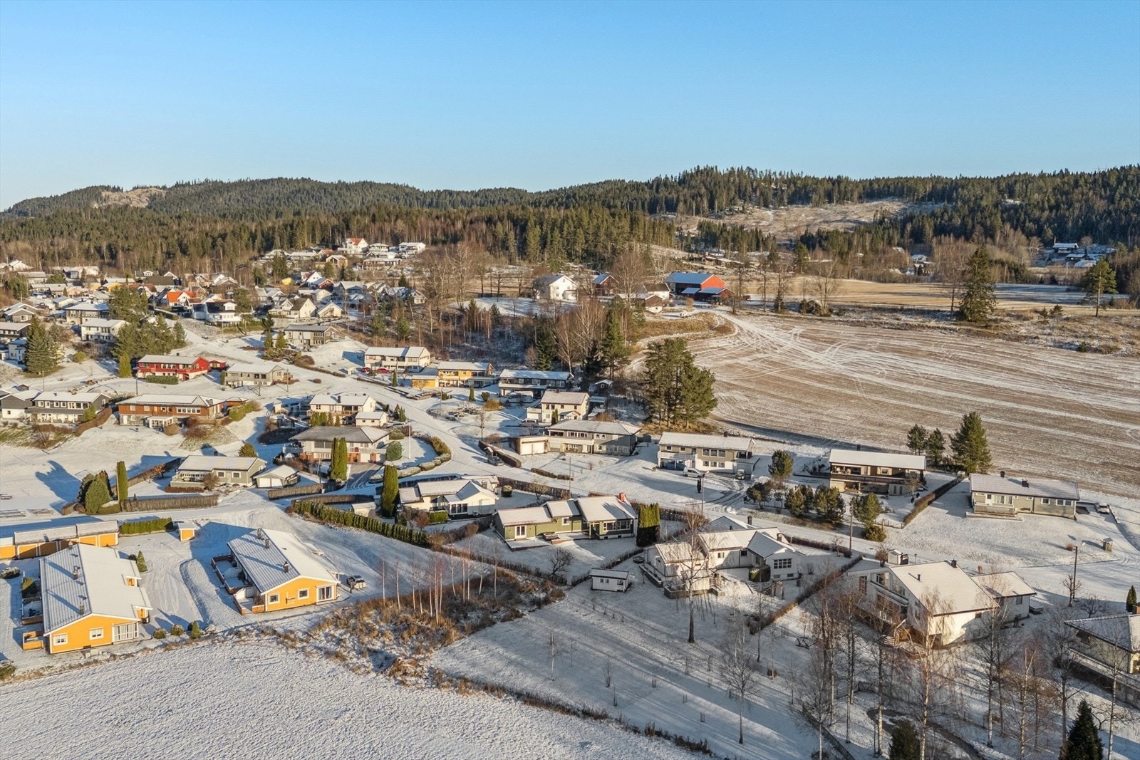 Her er det et godt tilrettelagt idrettstilbud, med blant annet Minnesund Idrettspark innen gangavstand. Galleribilde