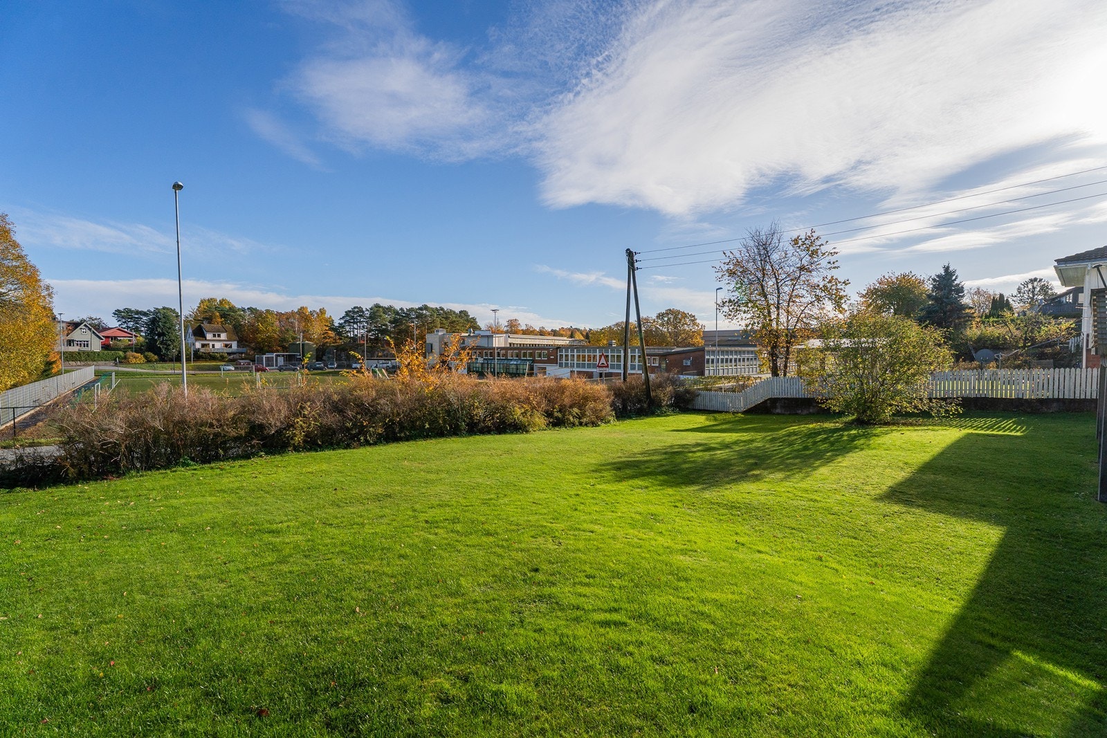 Stor velholdt hage. Galleribilde