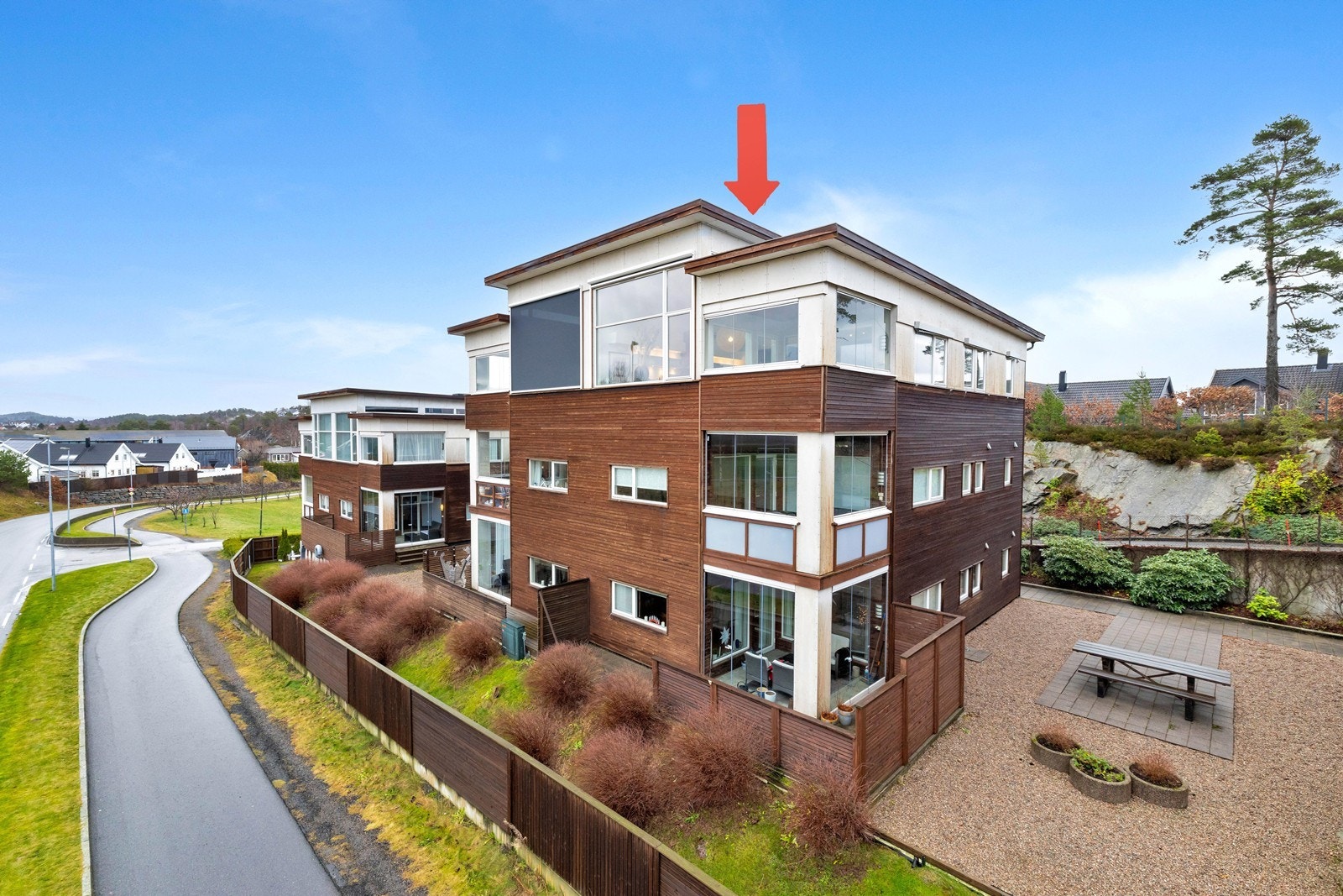 Eiendomsmegler Norge v/ Johan R. Elieson har gleden av å ønske velkommen til visning av Dvergsneskollen 18! Galleribilde