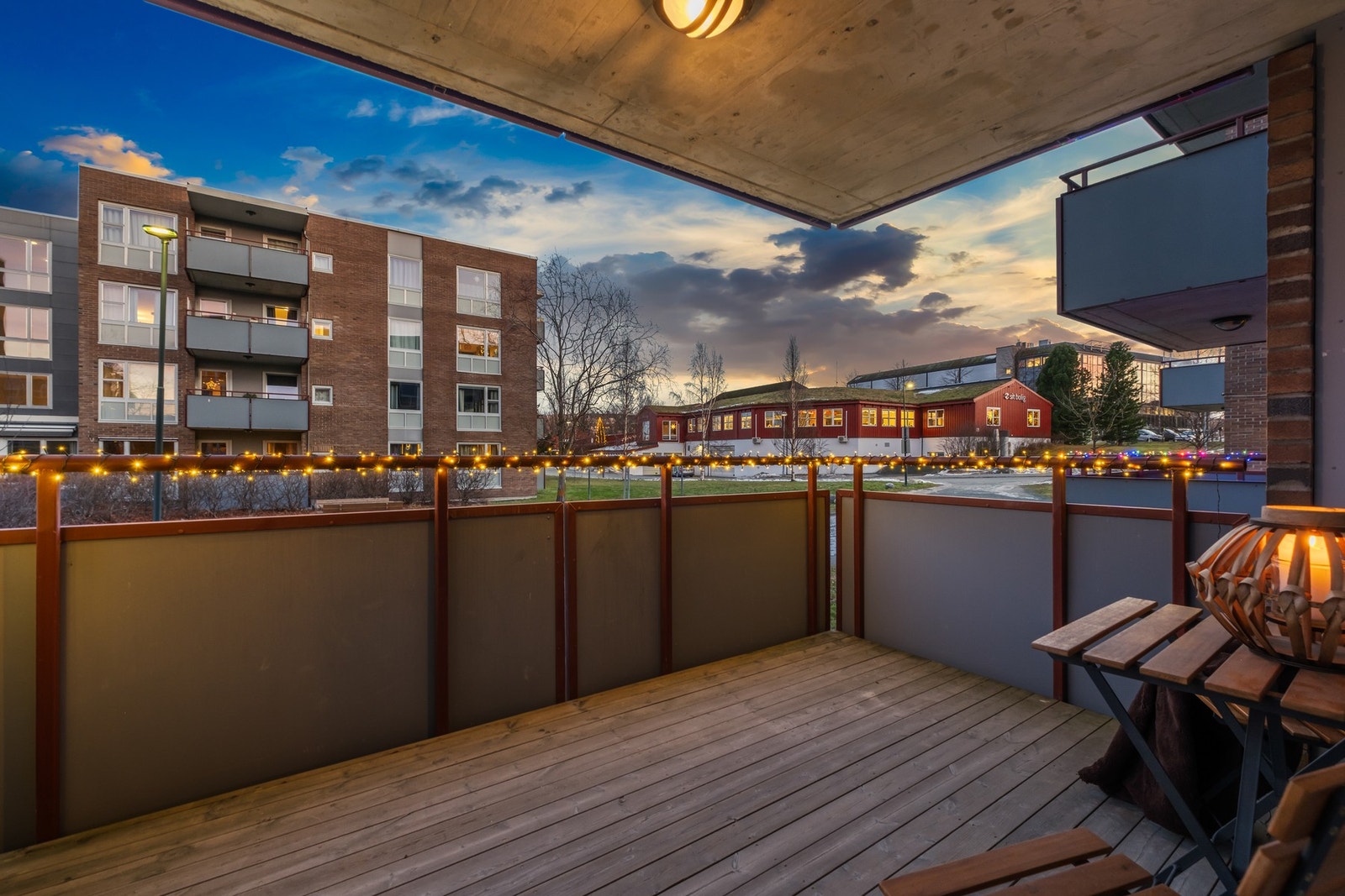 Romslig veranda på 8 kvm. Galleribilde