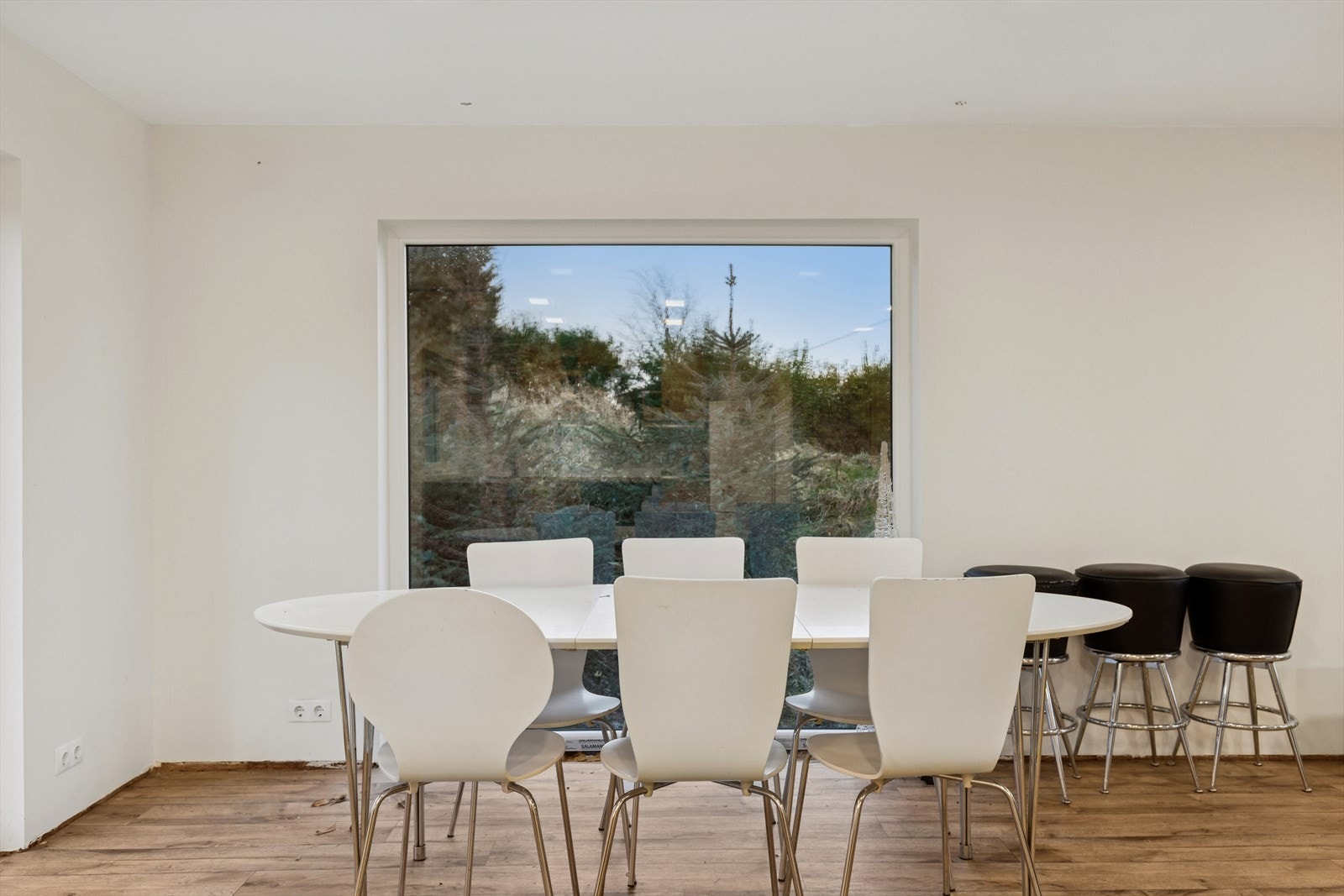 Boligen fikk flere nye PVC vinduer med 2-lags glass i 2014. Arbeidet er ikke ferdigstilt. Galleribilde