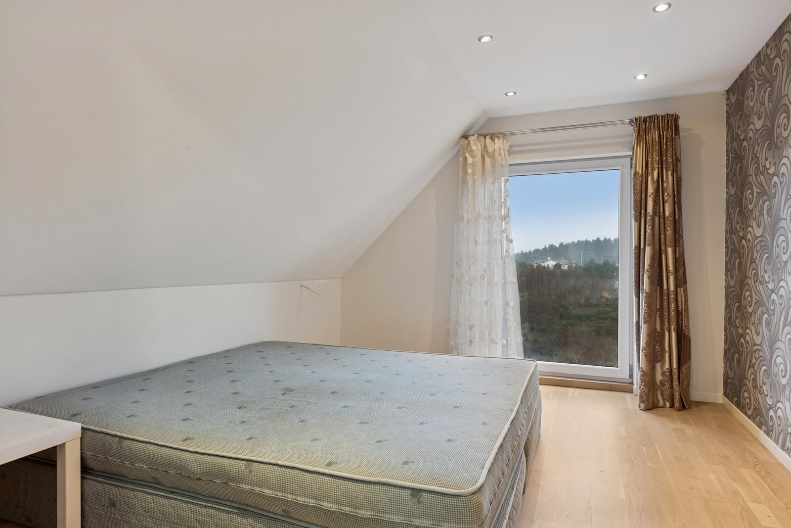 Soverom 2. Fint utsyn å våkne opp til! Galleribilde