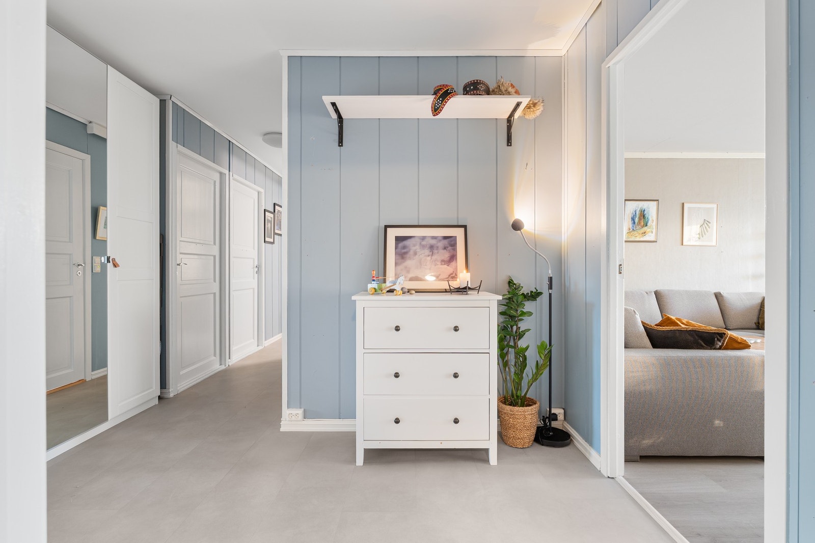 Gang/entrè på hele 11,5 m². Slik man har god plass til yttersko Galleribilde