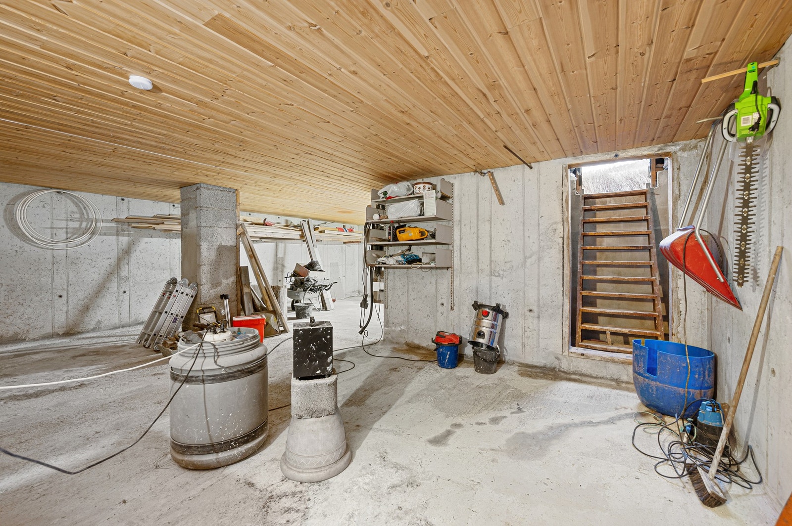 Uinnredet kjeller på 54 m². Galleribilde