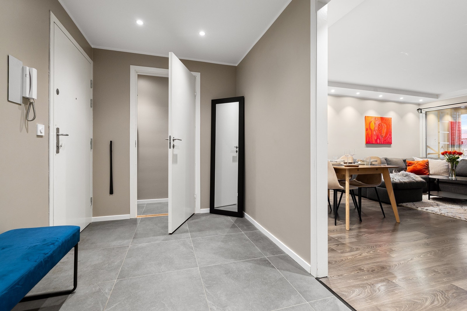 Videre har leiligheten godt med ekstra lagringsplass i både loftsbod på 5 kvm og utvendig bod på 1 kvm med adkomst fra balkong Galleribilde