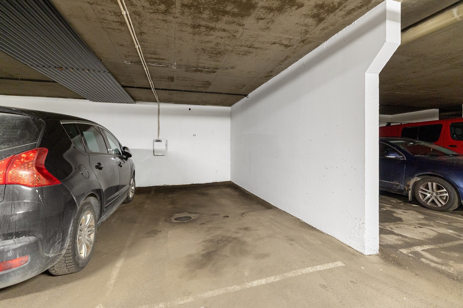 *Direkte opsjon på kjøp av parkeringsplass med lader for EL-bil i felles garasjekjeller. Plassen kan kjøpes for kr 450.000,- + omk. Galleribilde