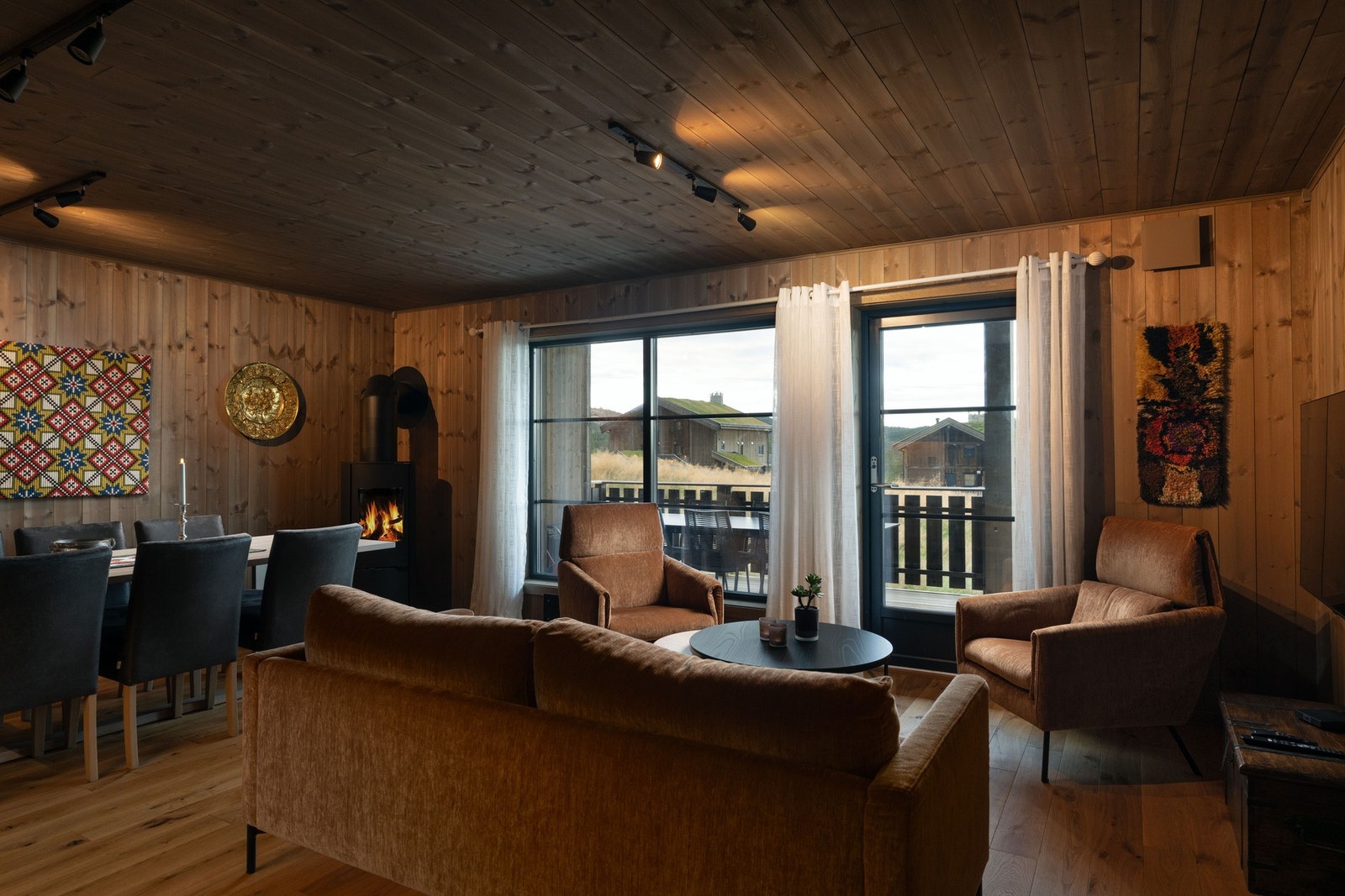 De store vinduene gir et godt lysinslipp. Galleribilde