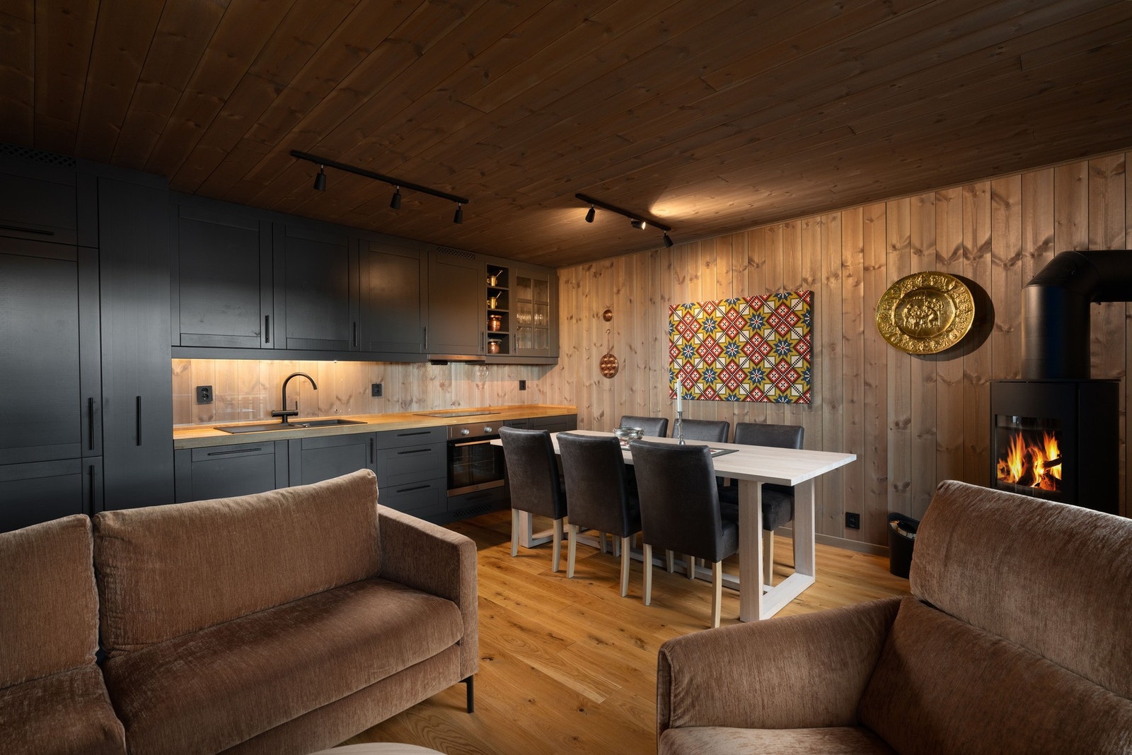 Et godt allrom. Galleribilde