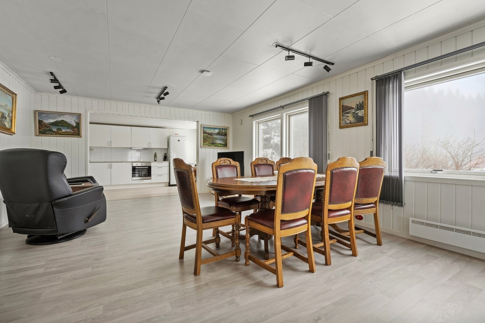 Her nytes gode måltider. Åpen og sosial stue- og kjøkkenløsning, dette gir et personlig preg! Galleribilde