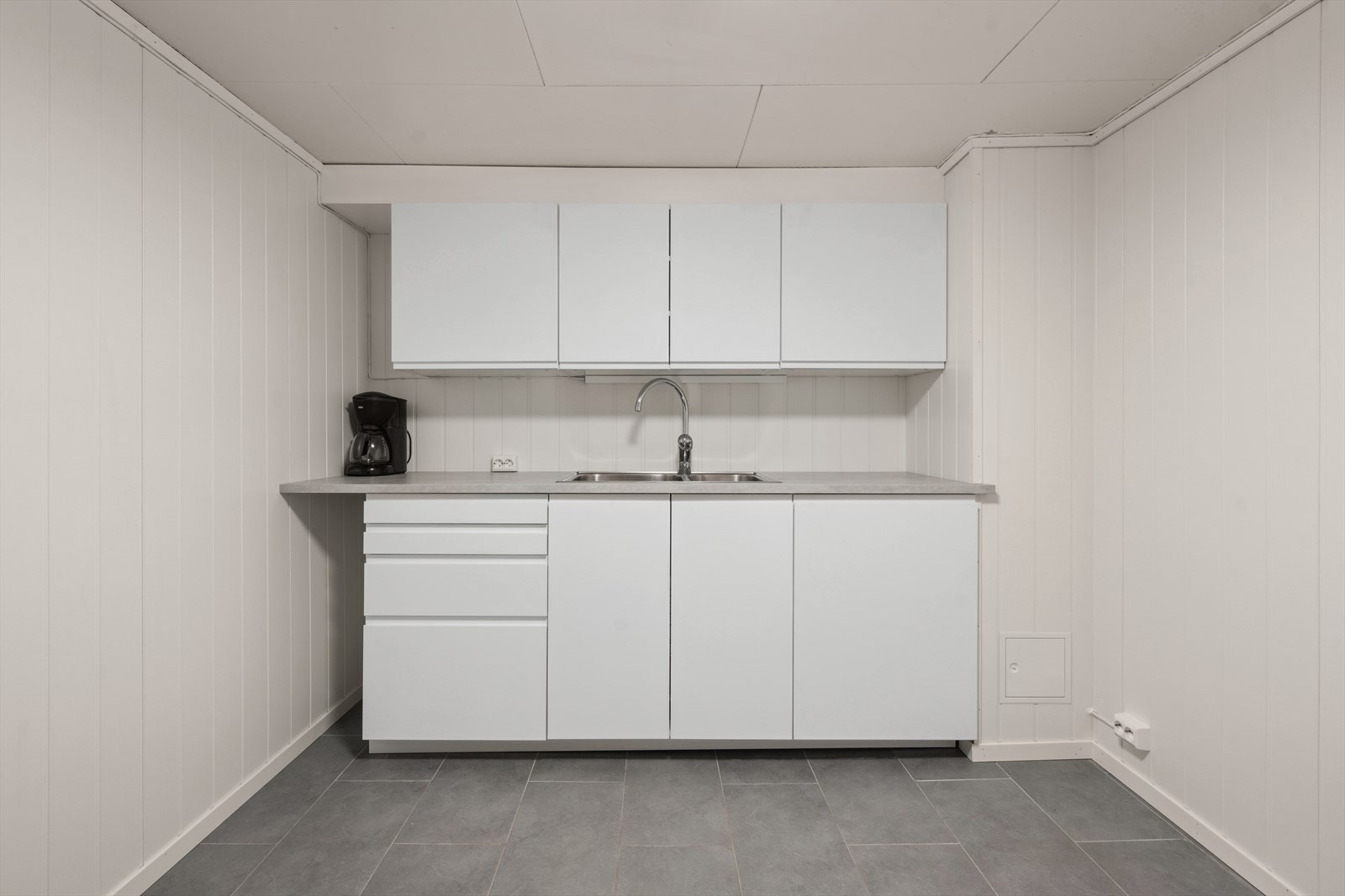 Kjøkkenkrok - Enkelt t-kjøkken fra 2024. Galleribilde