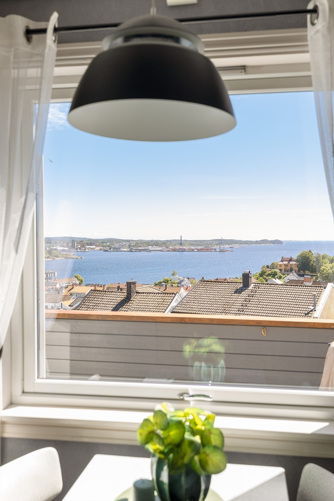 Her kan frokosten nytes til en nydelig utsikt Galleribilde