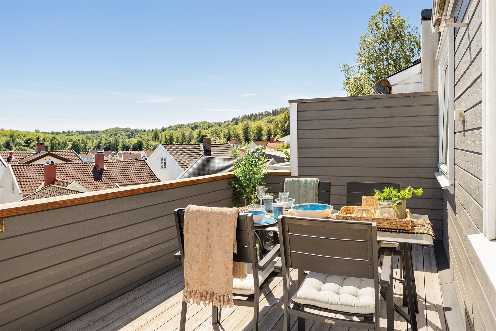 Her kan måltidene nytes utendørs i deilig sommervær Galleribilde