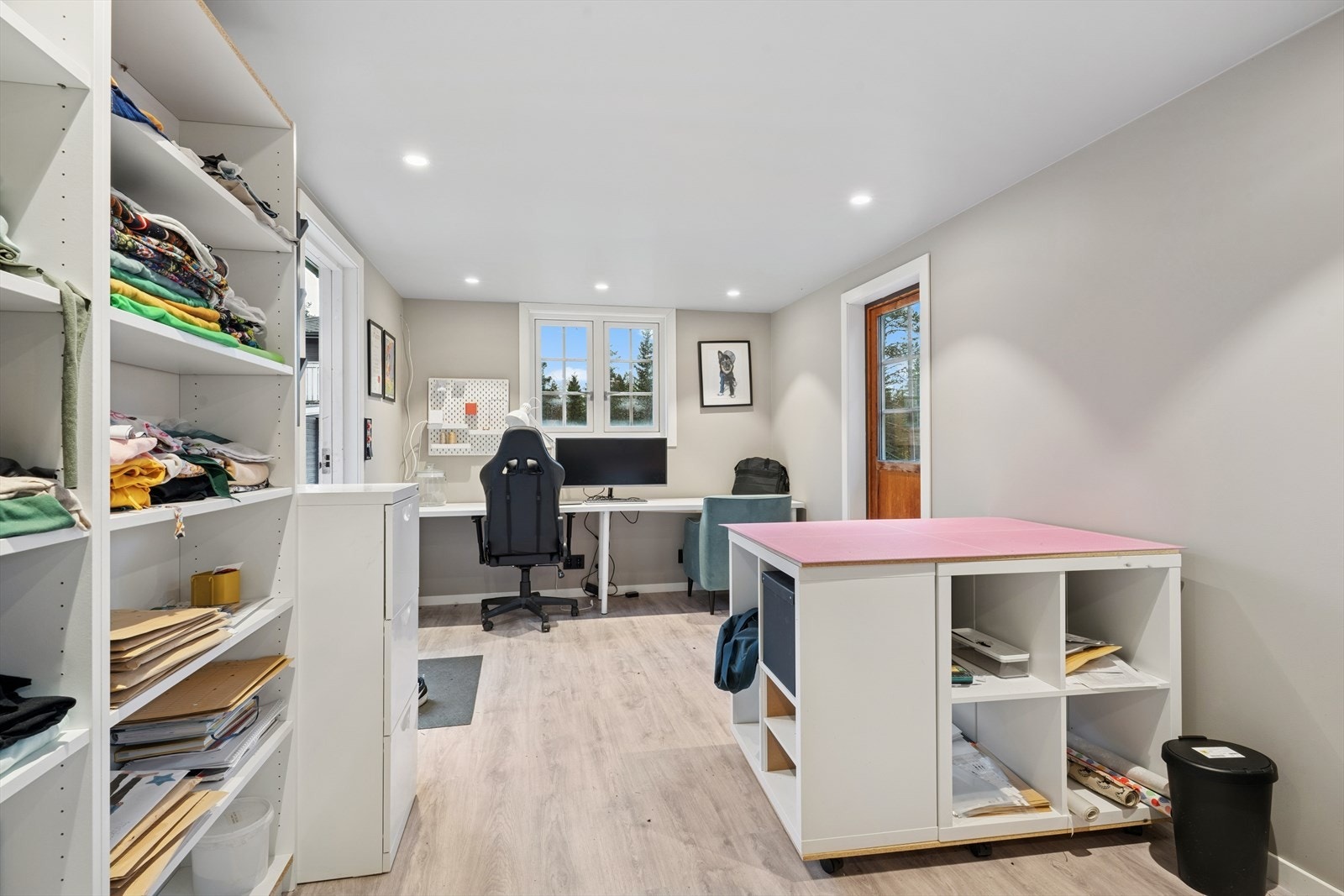 I tillegg finnes et allsidig rom, ideelt som hjemmekontor, hobbyrom eller gjesterom. Galleribilde