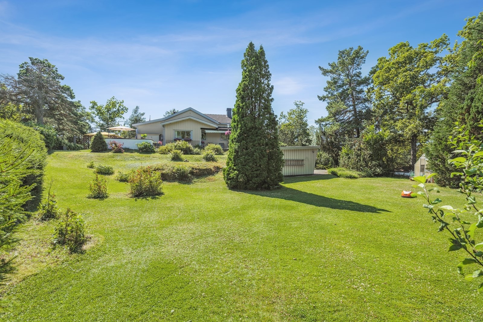 Velholdt plen gir plass til utendørs aktiviteter og avslapning. Galleribilde