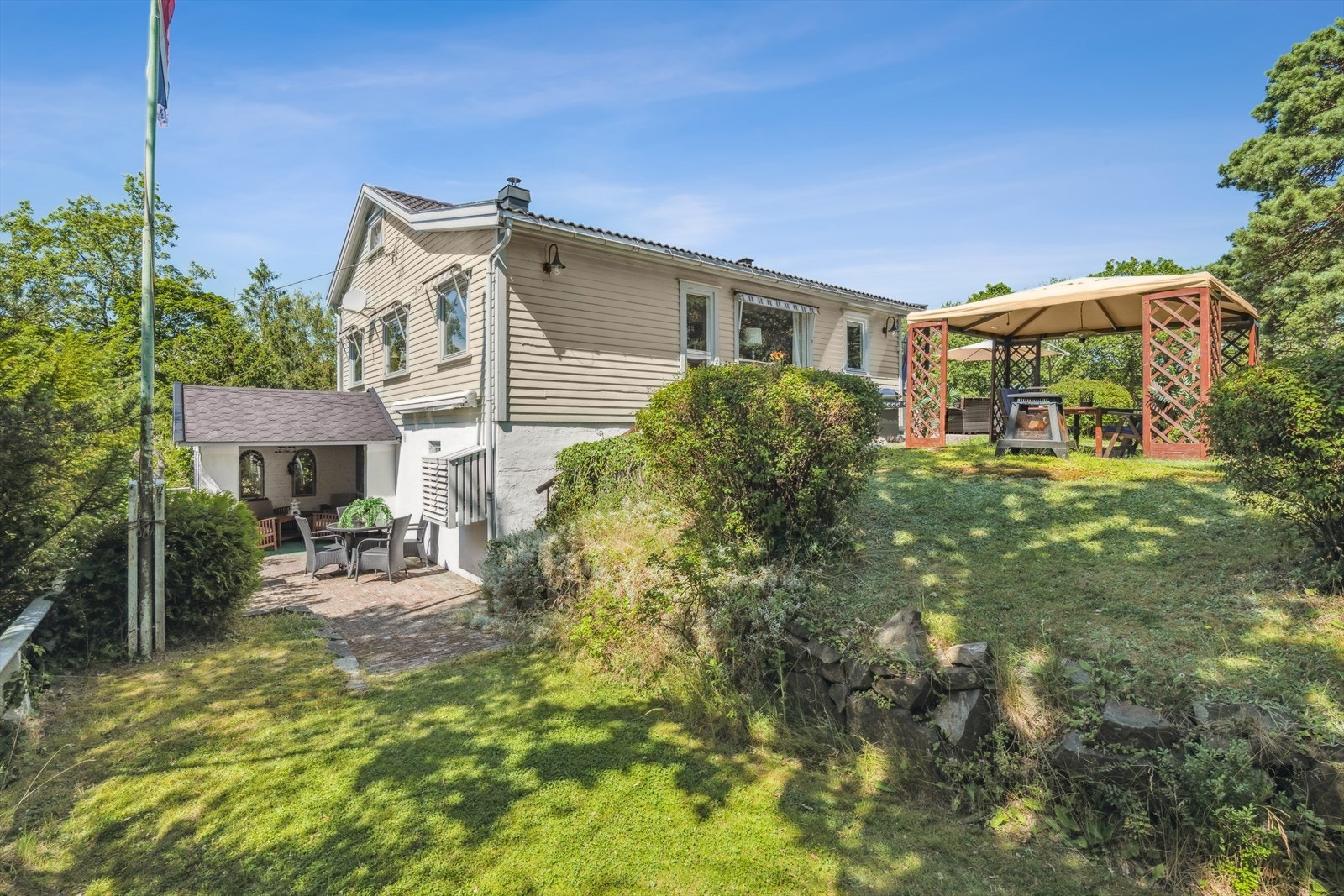 Grøntområde med frodig vegetasjon tilbyr privatliv og rekreasjon. Galleribilde