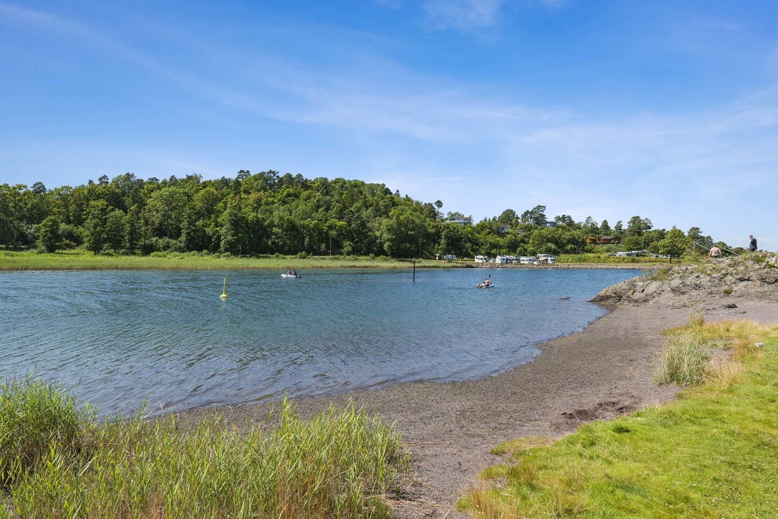 Nærhet til vann gir mulighet for bading og fritidsaktiviteter. Galleribilde