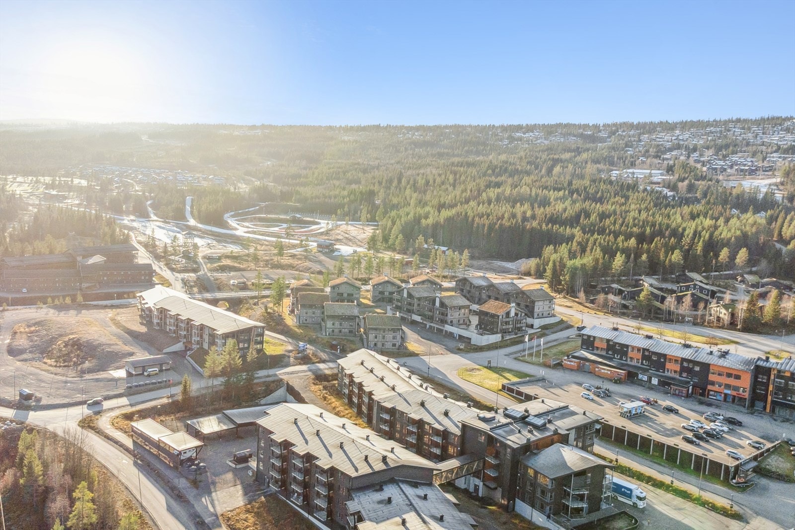 Om vinteren kan du utforske over 100 kilometer med preparerte langrennsløyper i området. Galleribilde