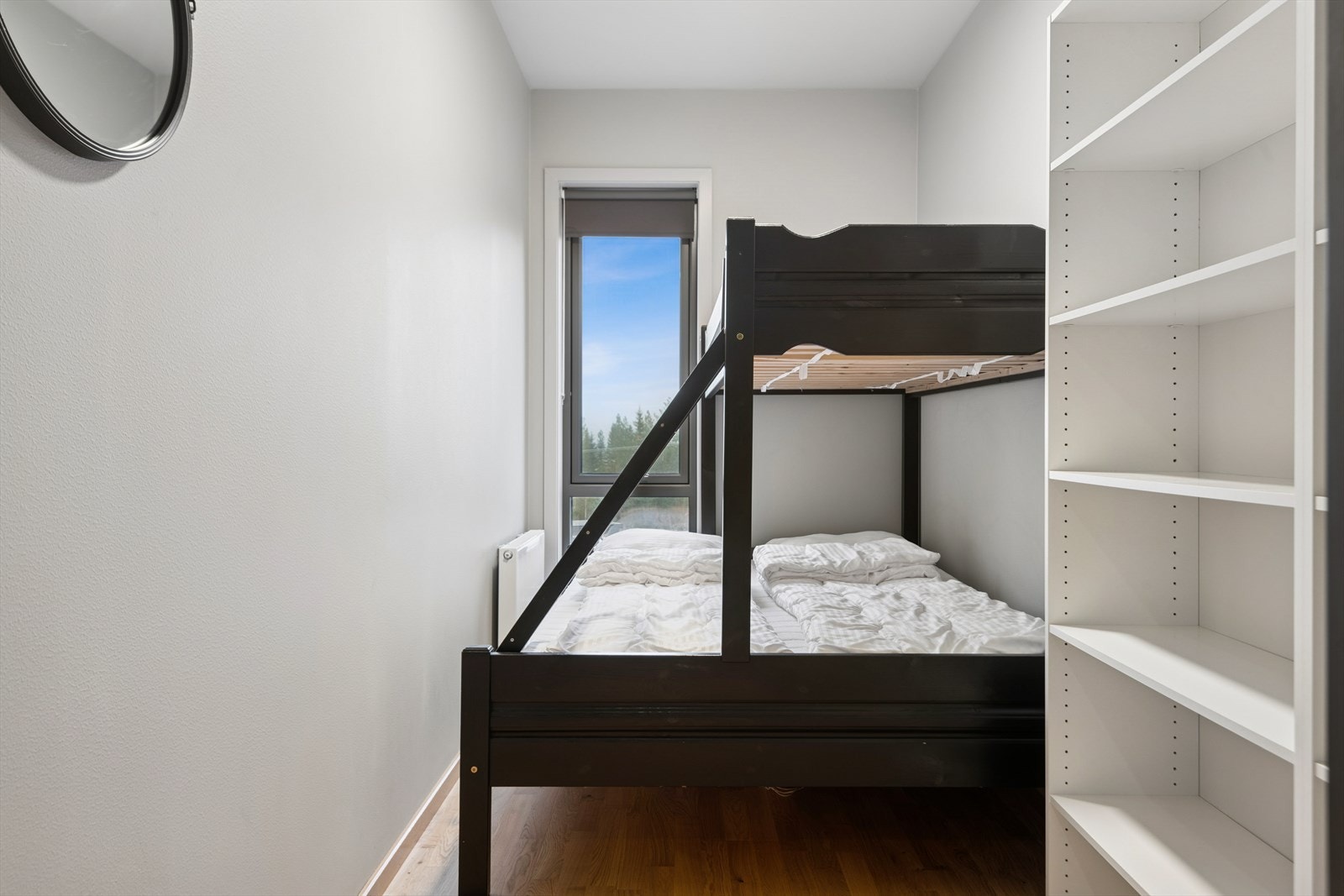 Det ene av de to mindre soverommene kan innredes med køyeseng for effektiv plassutnyttelse. Galleribilde