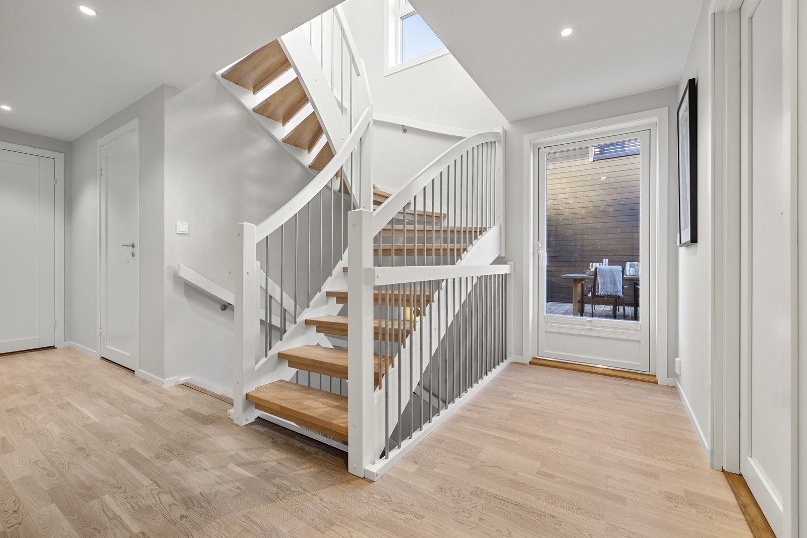 Gang 2. etasje med utgang til terrasse. Galleribilde