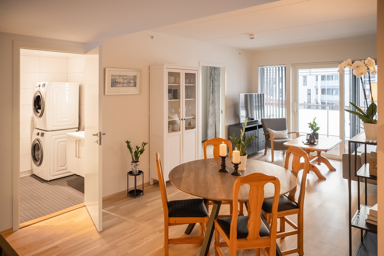 Leiligheten har fjernvarme og balansert ventilasjon. Galleribilde