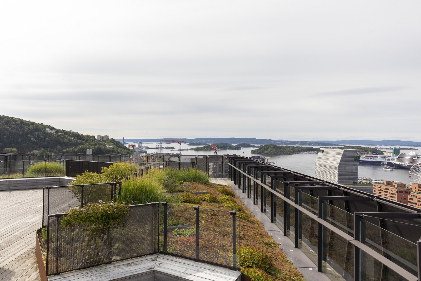 I byggets 21 etasje har du tilgang til en felles takterrase med 360 graders utsikt. Galleribilde