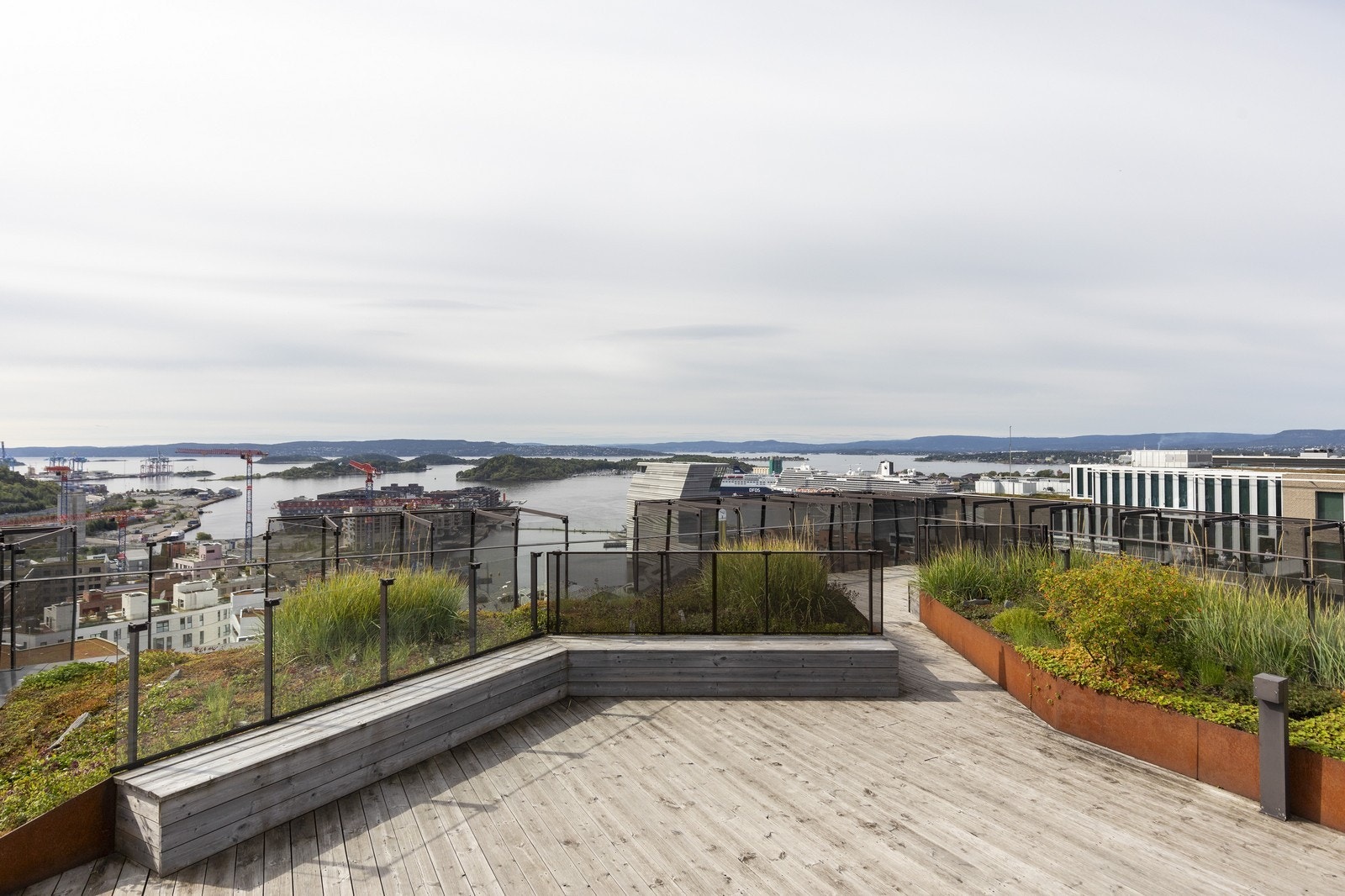 Leiligheten beliggende attraktivt til i Barcode ved Bjørvika. Felles takterasse! Galleribilde