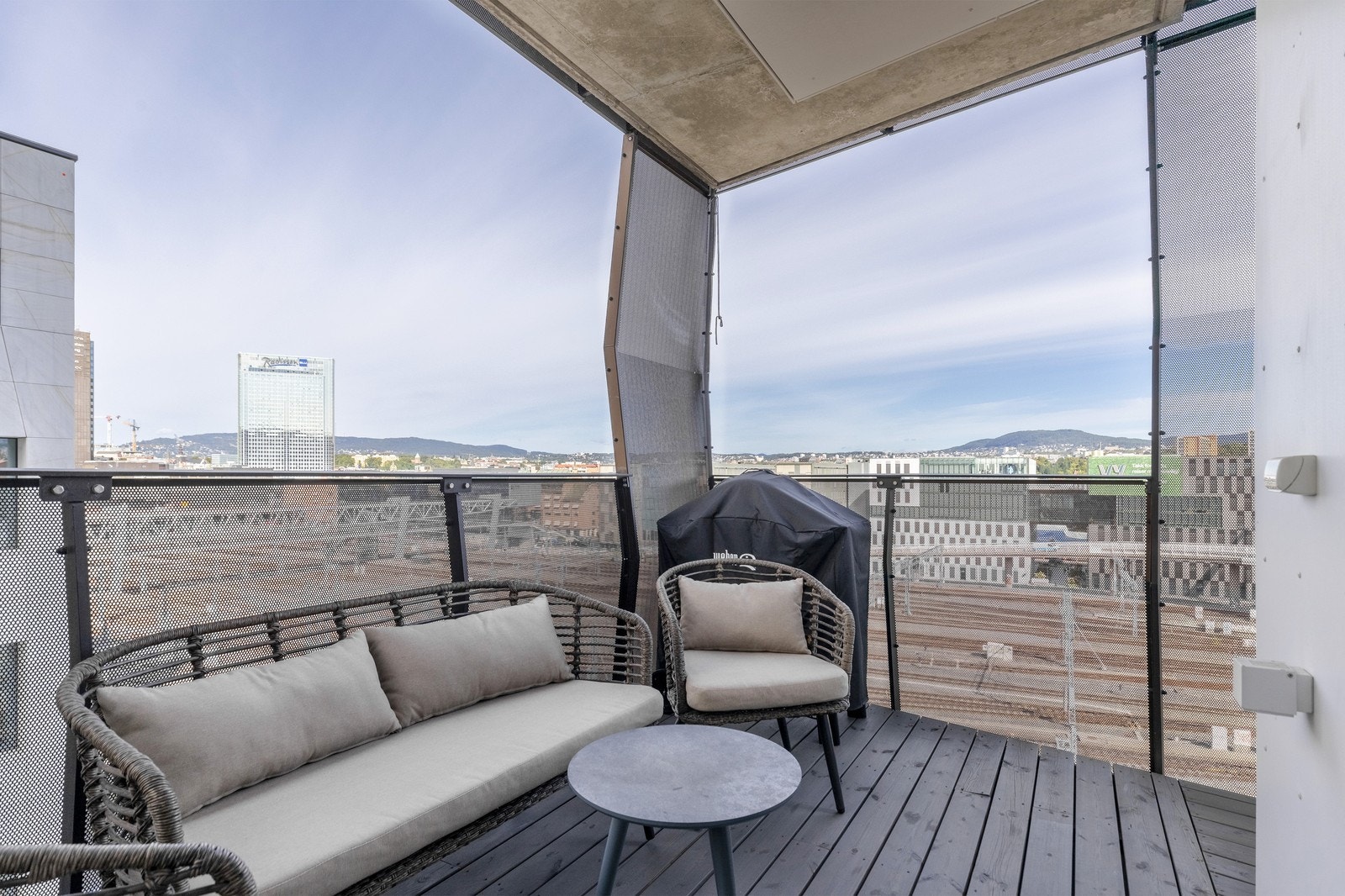 Uteplassen har en naturlig soneinndeling. Galleribilde