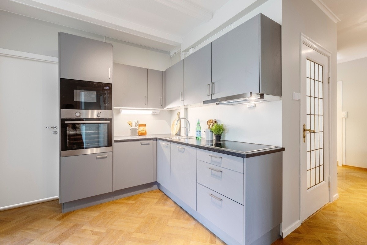 Kjøkken med integrerte hvitevarer Galleribilde