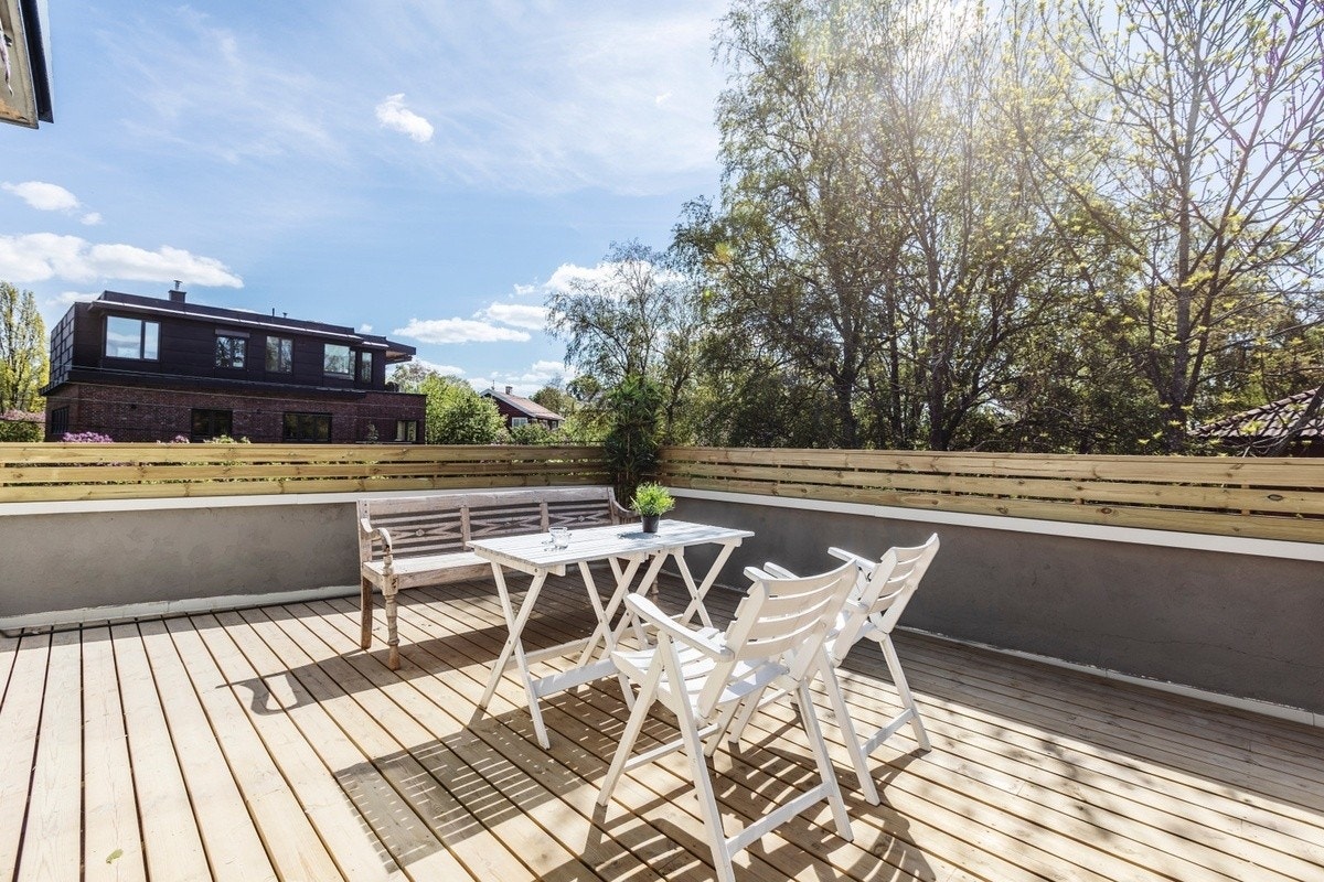 Stor og solfull terrasse - Nye terrassemøbler kommer! Galleribilde
