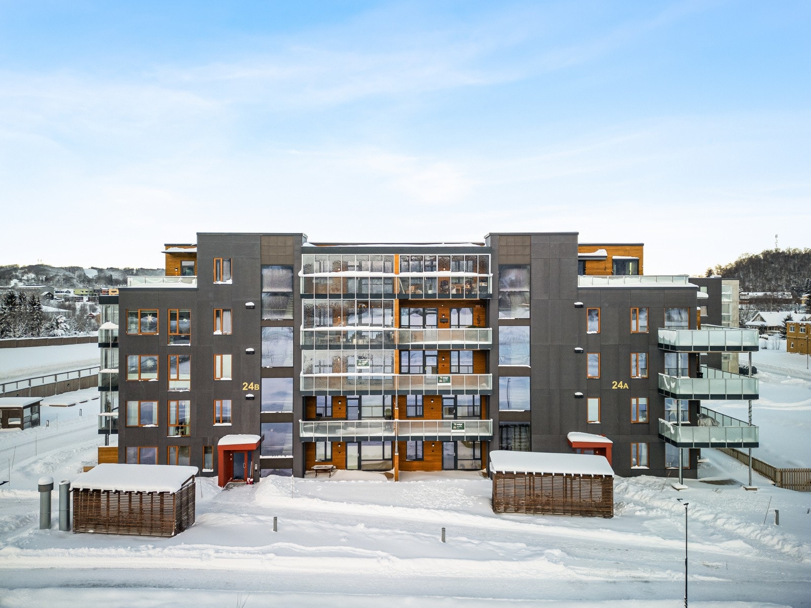 Fra området er det kun få minutters gange til fleste servicefunksjoner og kun 15 min med bil til Trondheim. Galleribilde