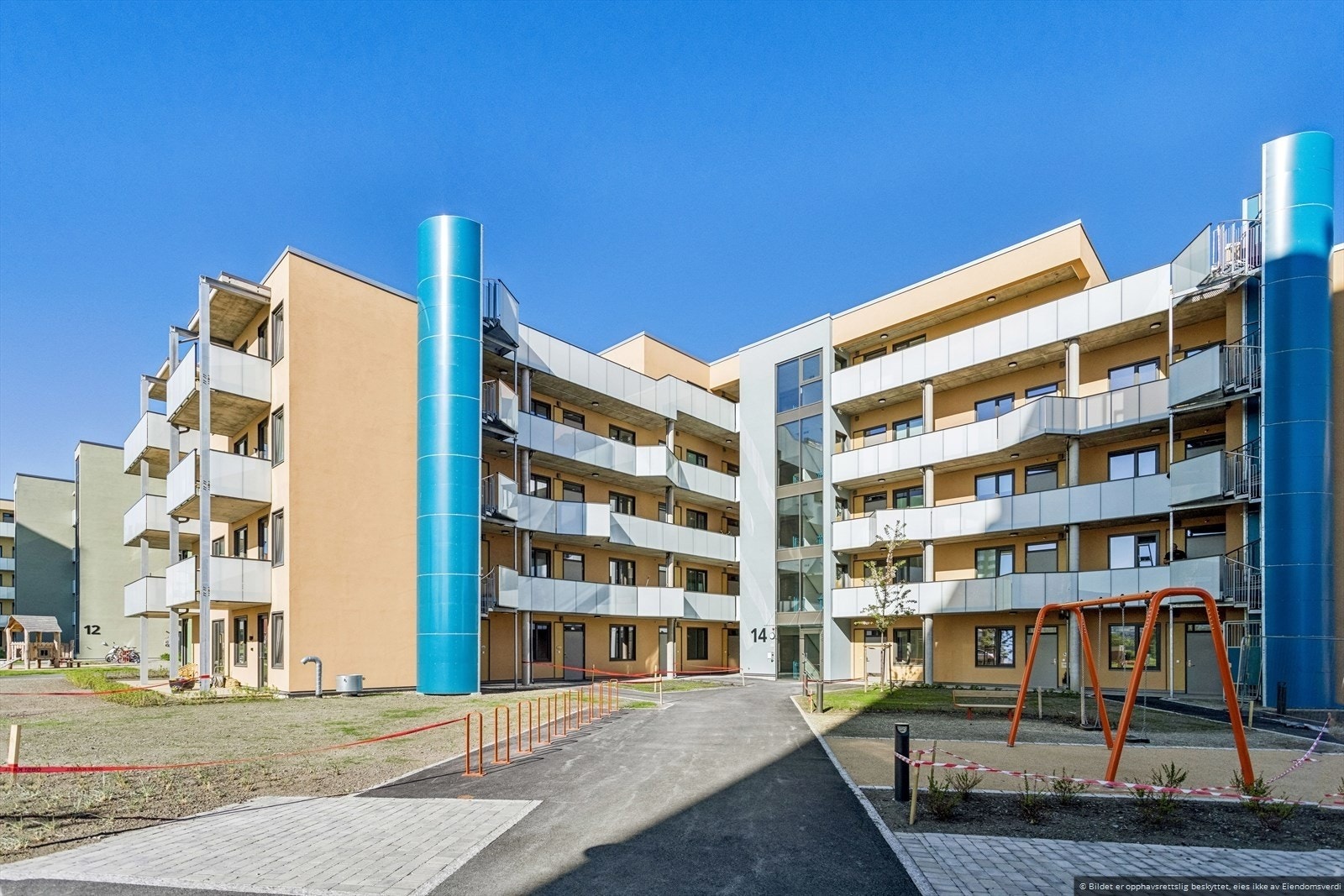 Leiligheten har en attraktiv beliggenhet på Valentinlyst, med kort vei til ulike servicefasiliteter. Bussholdeplassen, Magnus Berrføtts veg, ligger kun et par minutters gange fra boligen. Galleribilde