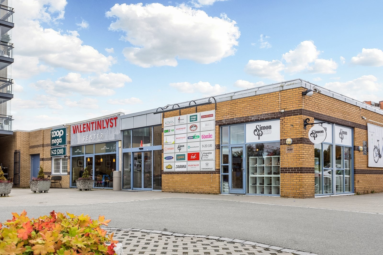 Leiligheten ligger kun et minutt gange unna Valentinlyst Senter med en rekke servicefasiliteter, dagligvarehandel, café, vinmonopol og restauranter. Galleribilde